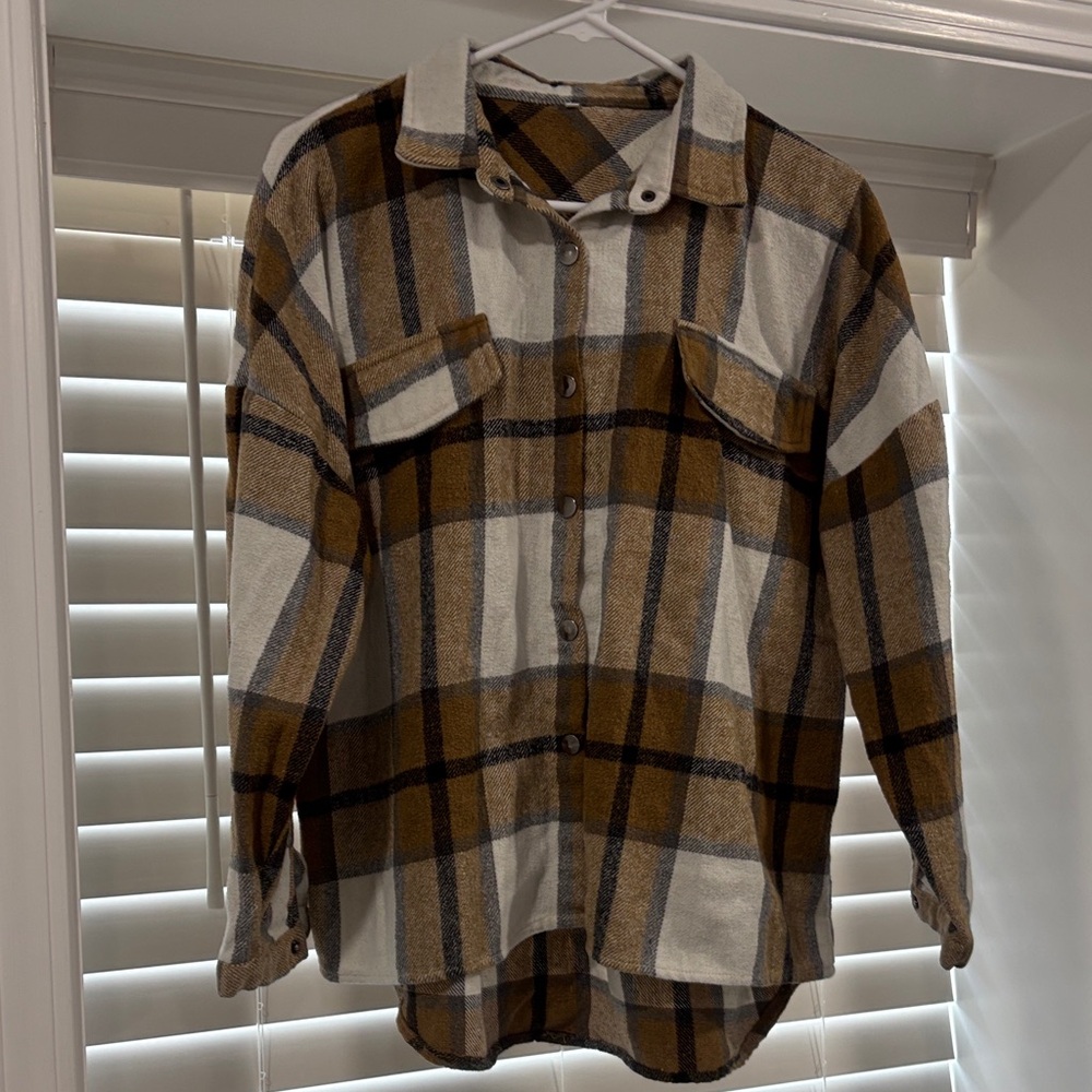 Chic Plaid Button Down Shirt in Brown and Cream